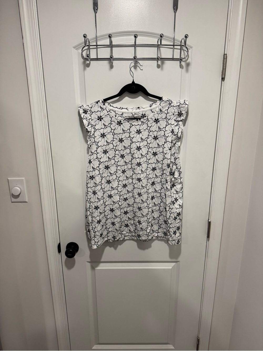 LOFT White Floral-Print Sleeveless Blouse